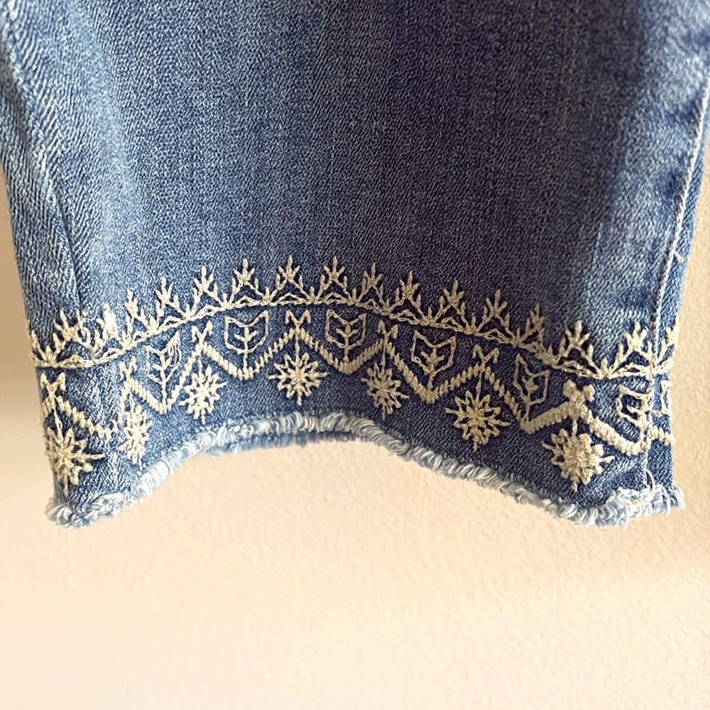 Lucky Brand Emma Embroidered Raw Hem Capri/Cropped Jeans Size 18W - Picture 2 of 8